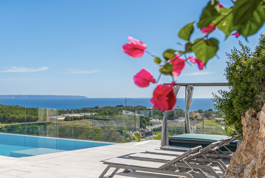 Luxus Villa, komplett saniert, mit atemberaubenden Weitblick in Bendinat